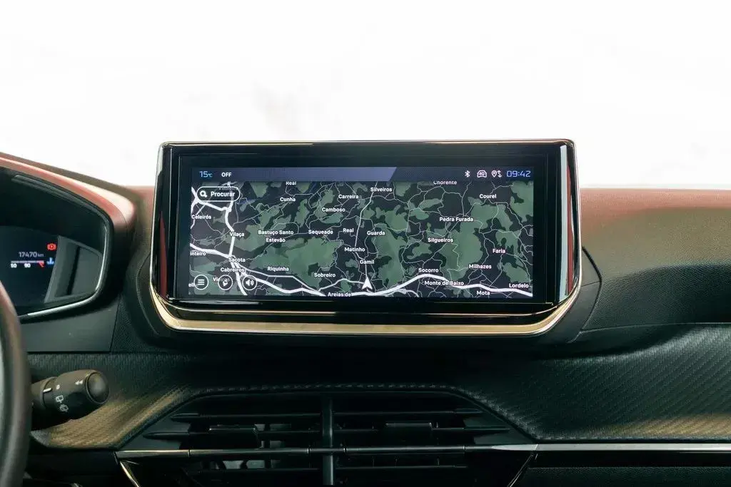 Peugeot 2008 1.2 PureTech Allure Pack EAT8 19