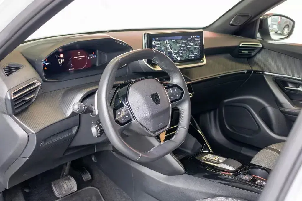 Peugeot 2008 1.2 PureTech Allure Pack EAT8 20