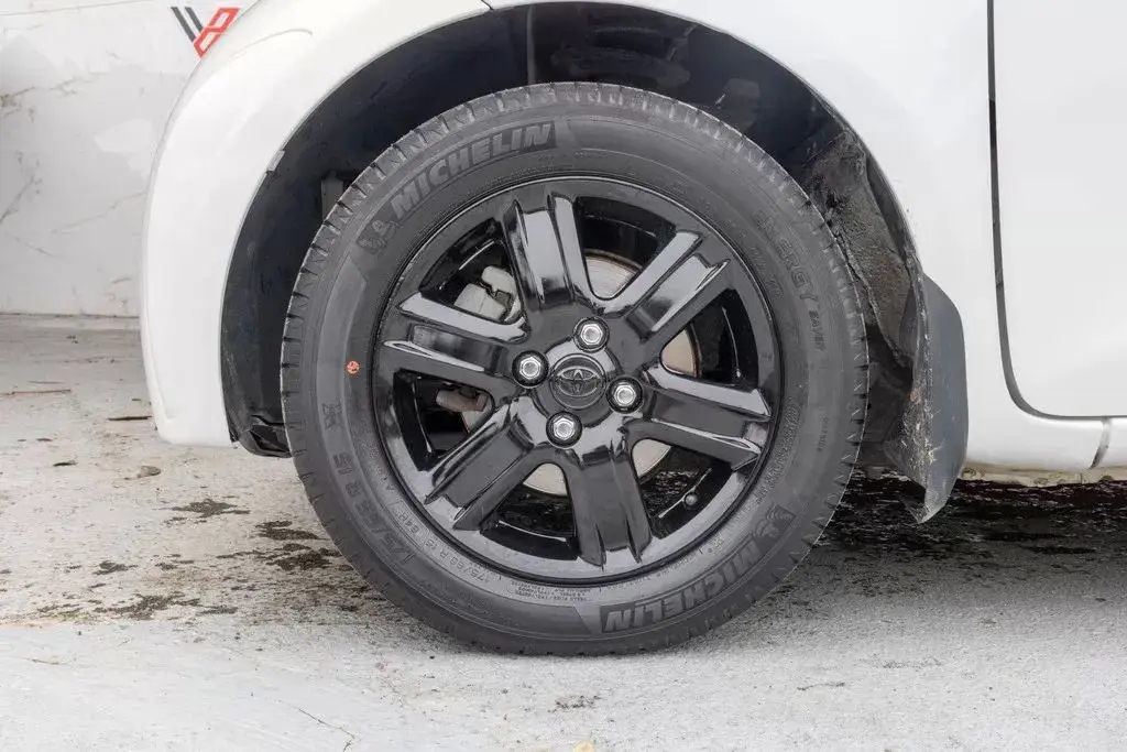 Toyota iQ 1.0 VVT-i 2 EP+NAVI+Bluetooth 7