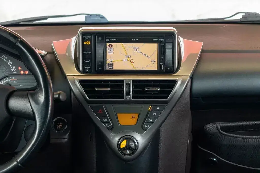 Toyota iQ 1.0 VVT-i 2 EP+NAVI+Bluetooth 11