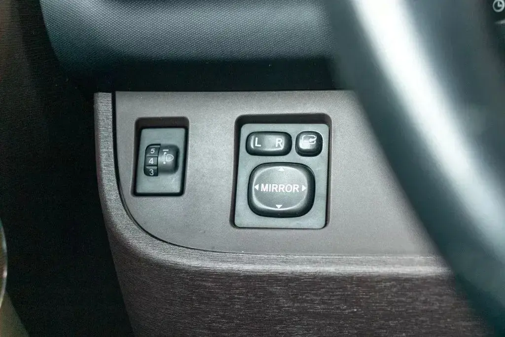 Toyota iQ 1.0 VVT-i 2 EP+NAVI+Bluetooth 10