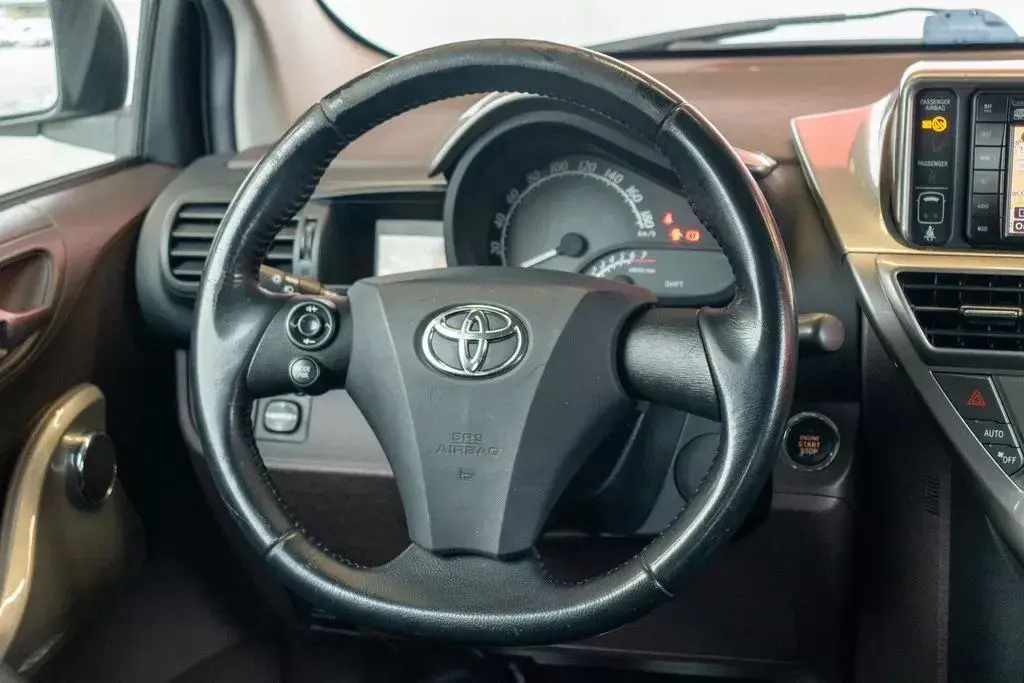 Toyota iQ 1.0 VVT-i 2 EP+NAVI+Bluetooth 12