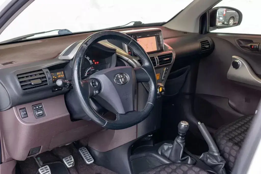 Toyota iQ 1.0 VVT-i 2 EP+NAVI+Bluetooth 16