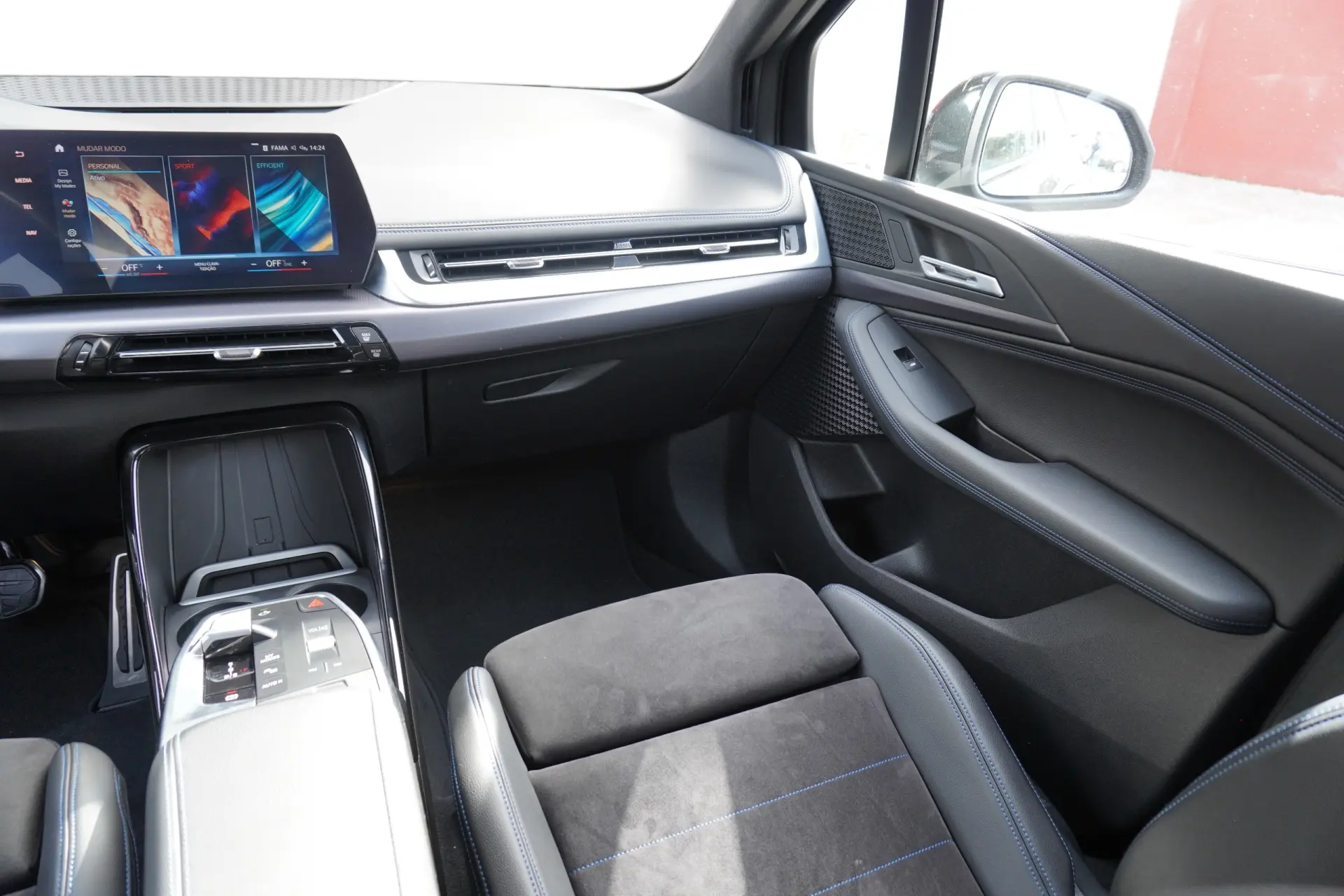 BMW 218 Active Tourer i Pack Desportivo M Auto 23