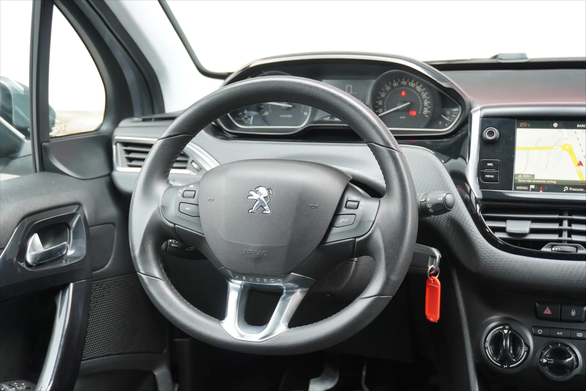 Peugeot 2008 1.5 BlueHDi Allure 6