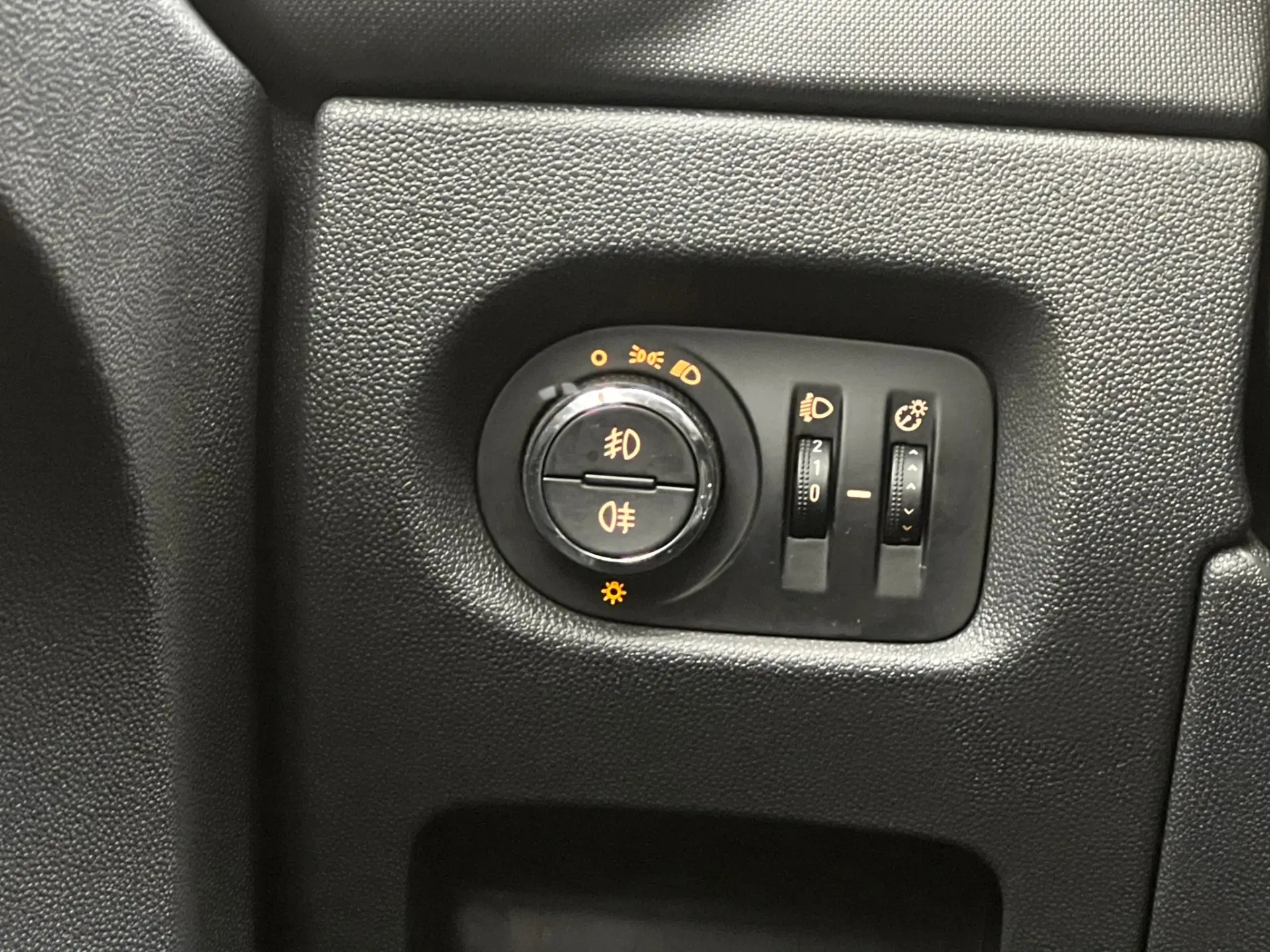 Opel Corsa 1.3 CDTI Go! 95g 12