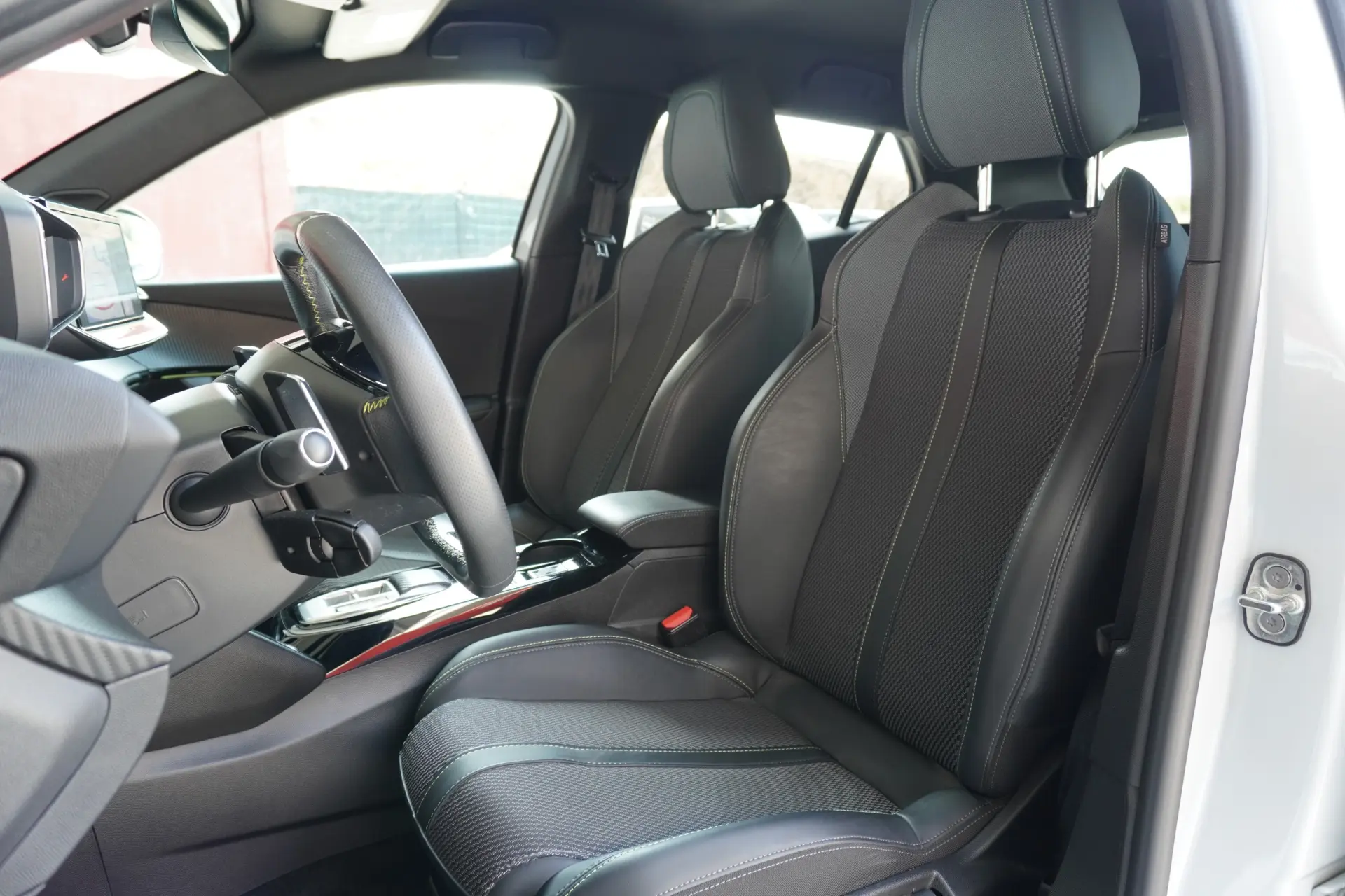 Peugeot 2008 1.2 PureTech GT EAT8 7