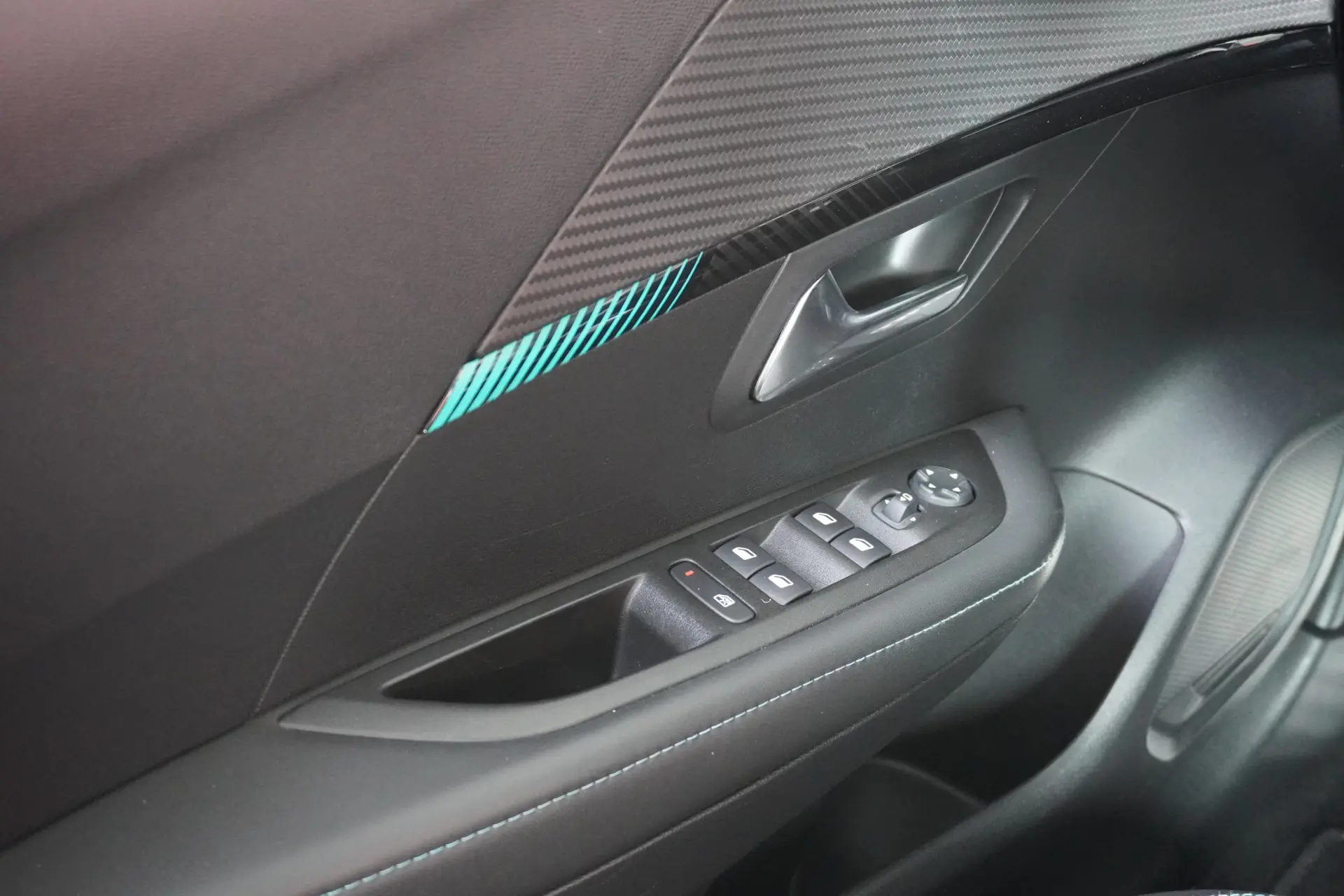 Peugeot 208 1.2 PureTech Allure 9