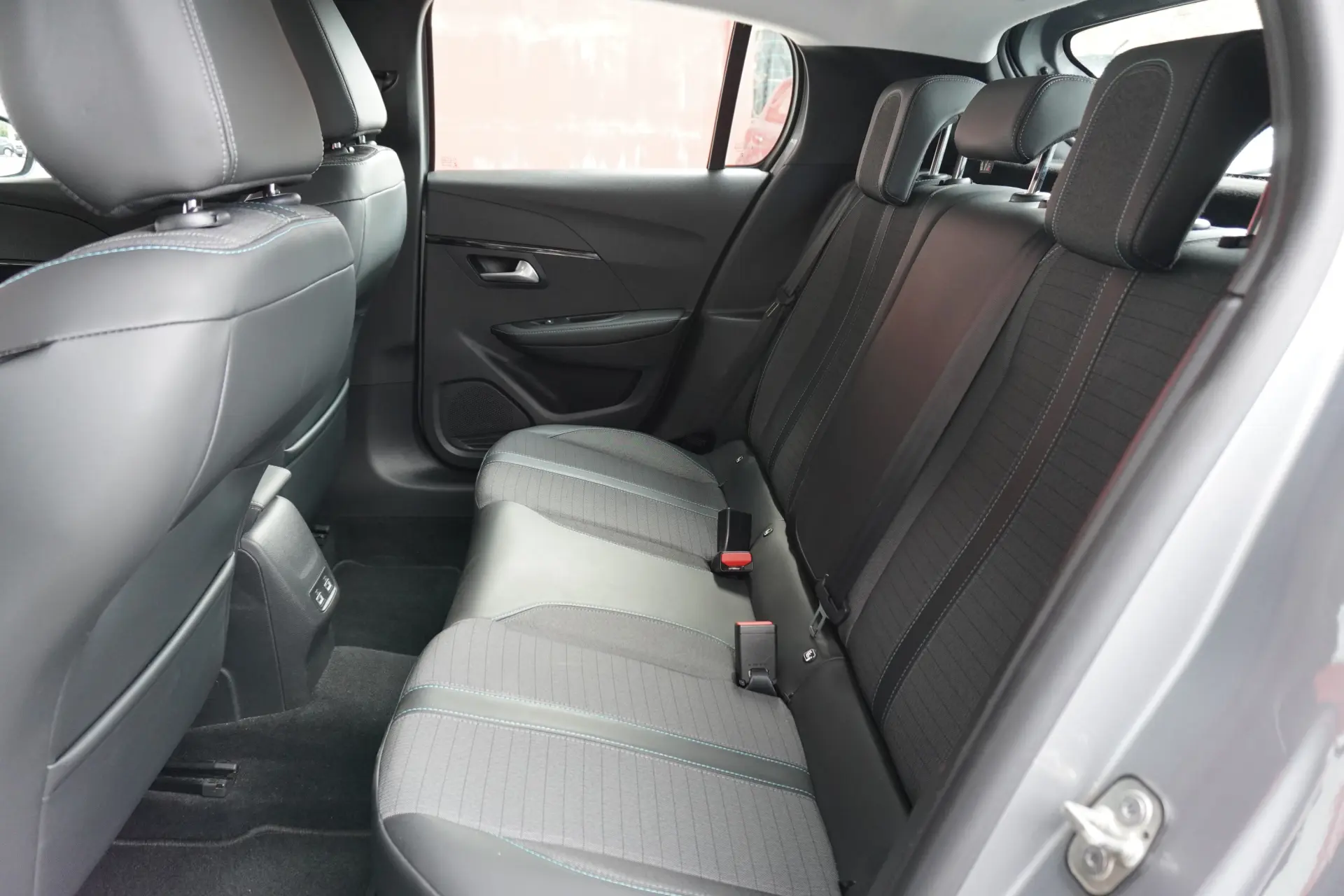 Peugeot 208 1.2 PureTech Allure 8