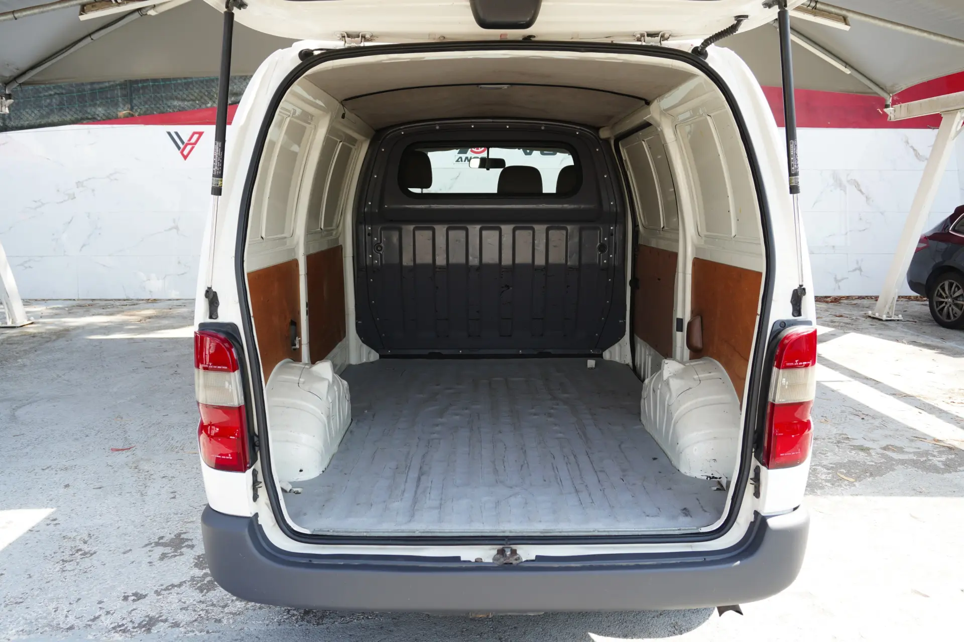 Toyota HiAce 2.5 D-4D Service 2.8T 19