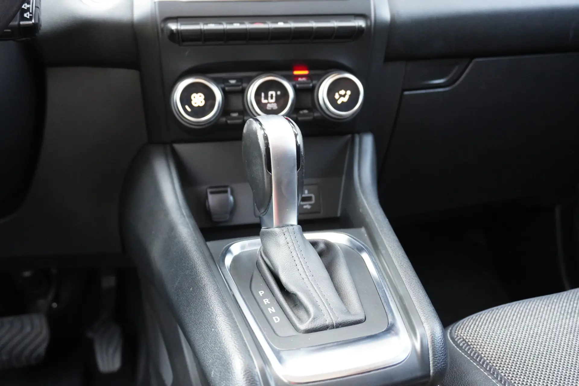 Renault Captur BLUE dCi 115 EDC INTENS 13