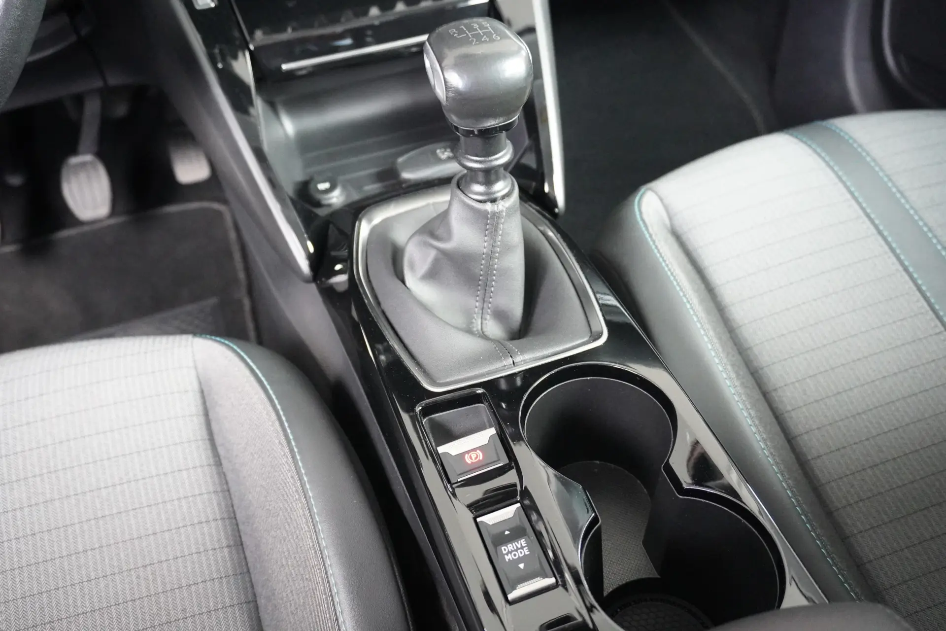 Peugeot 208 1.2 PureTech Allure 17