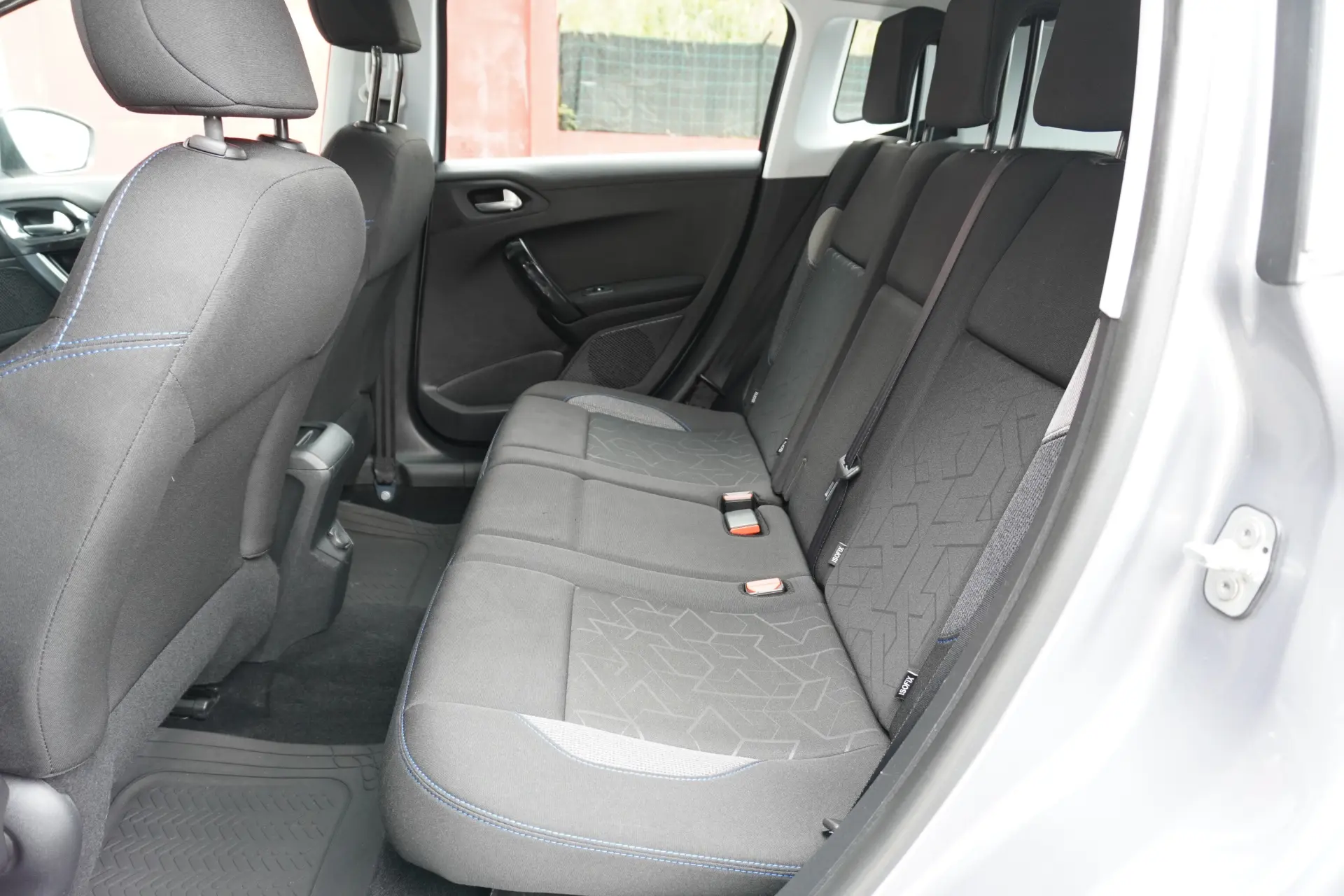 Peugeot 2008 1.5 BlueHDi Allure 14