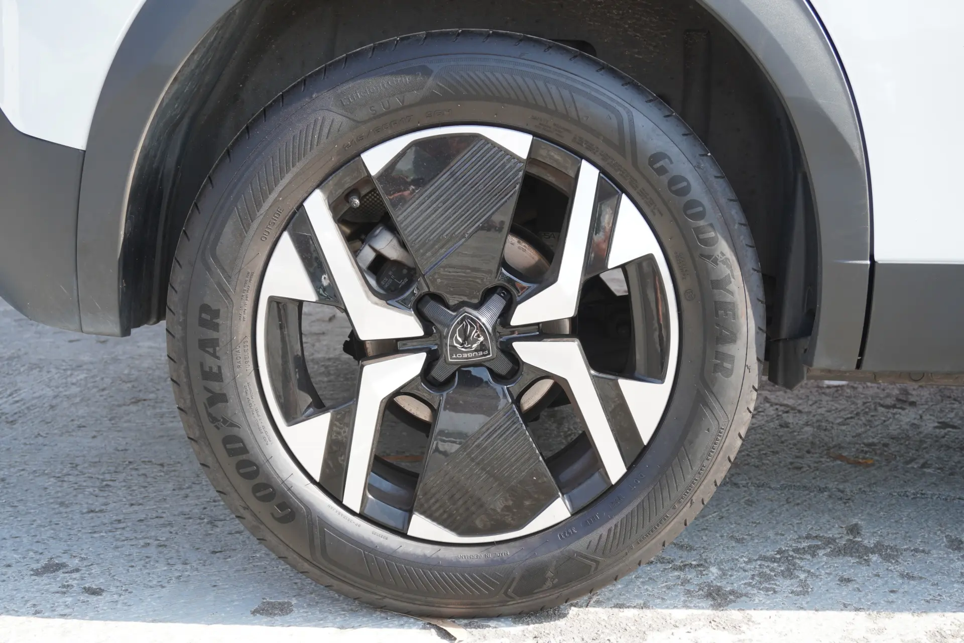 Peugeot 2008 1.2 PureTech GT EAT8 18