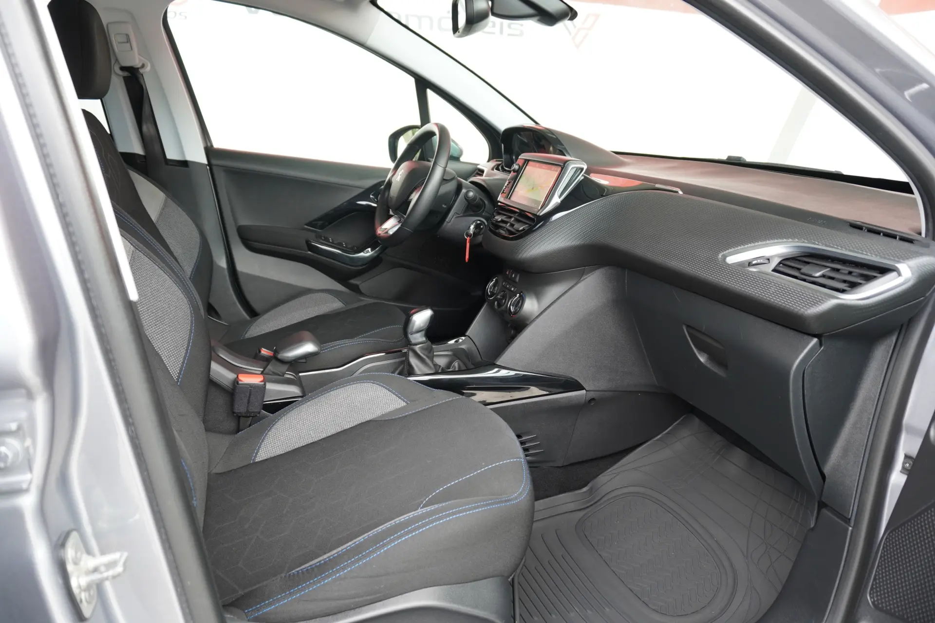 Peugeot 2008 1.5 BlueHDi Allure 16