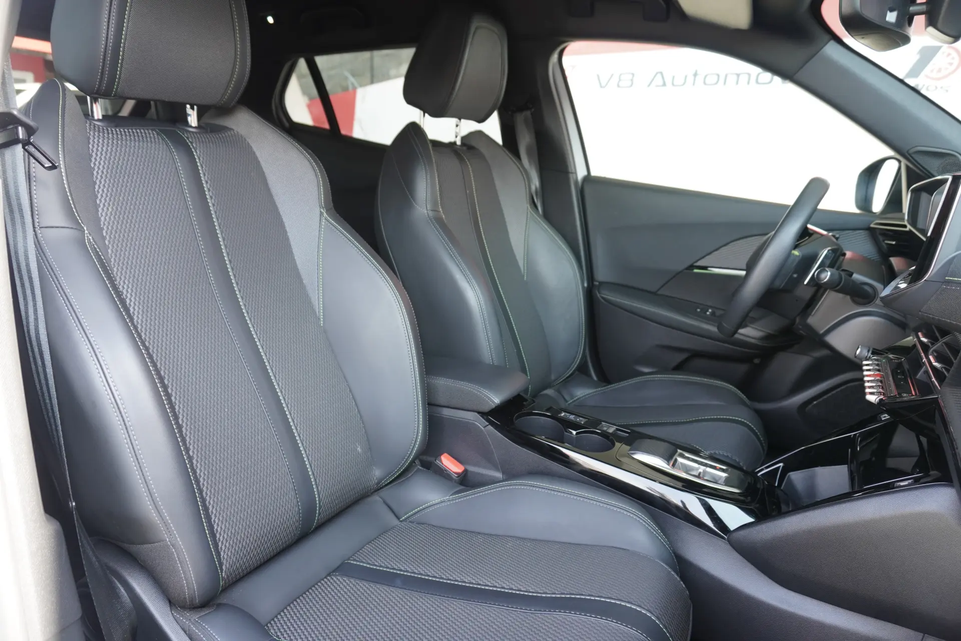 Peugeot 2008 1.2 PureTech GT EAT8 15