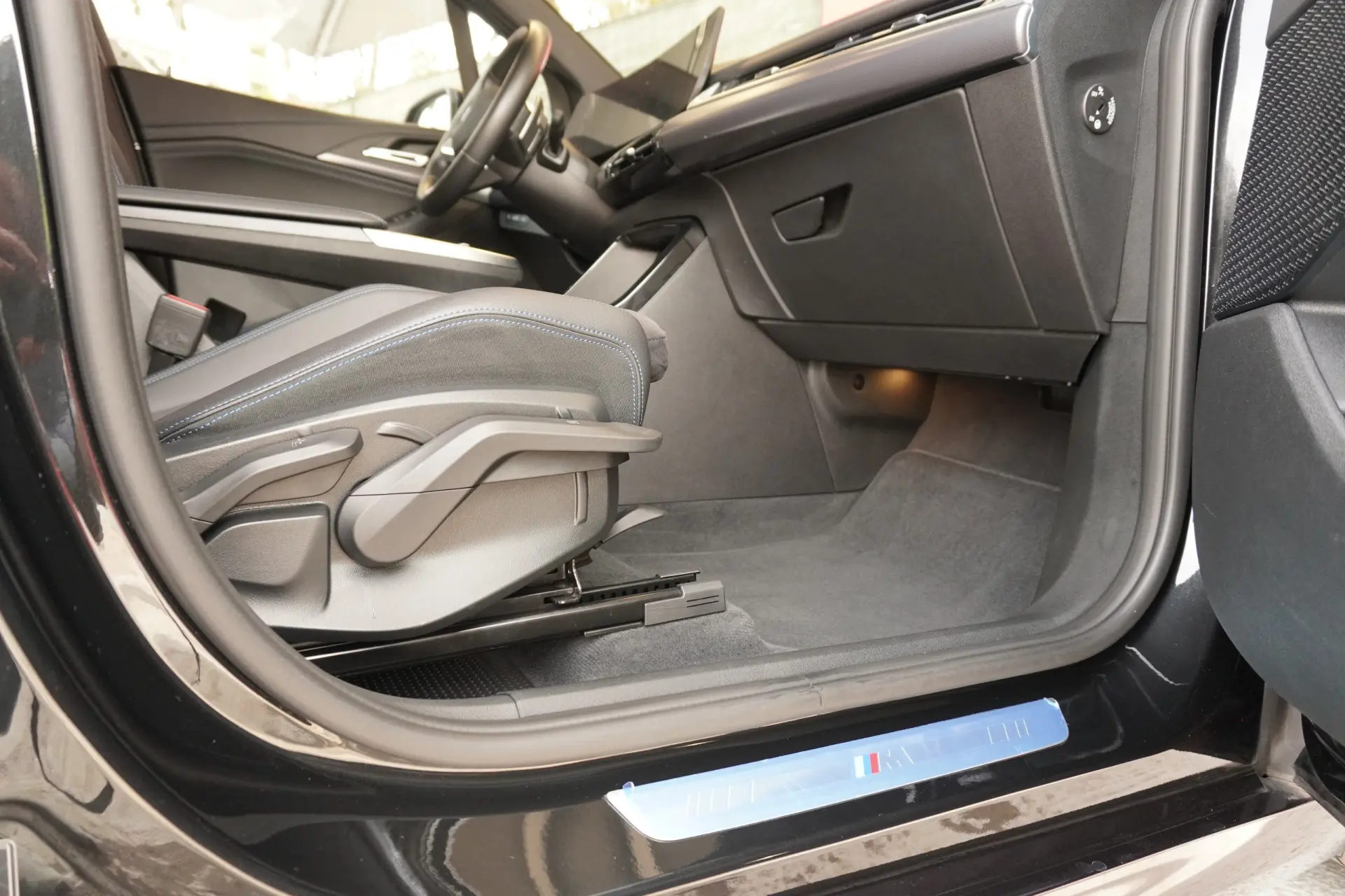 BMW 218 Active Tourer i Pack Desportivo M Auto 32