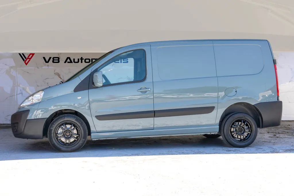 Toyota Proace 2.0 D-4D 3 LUG AC 2
