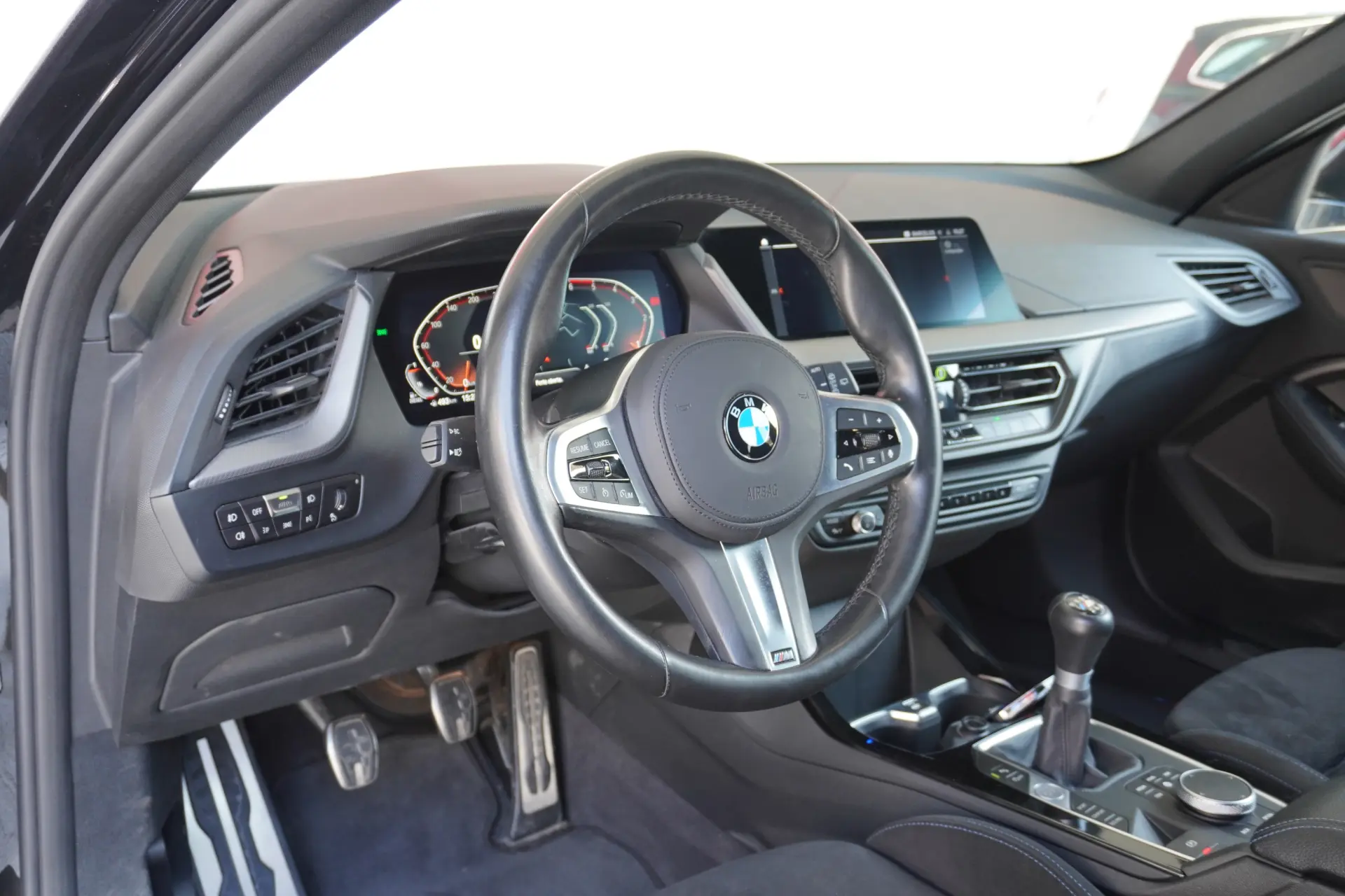 BMW 116 d Pack Desportivo M 6