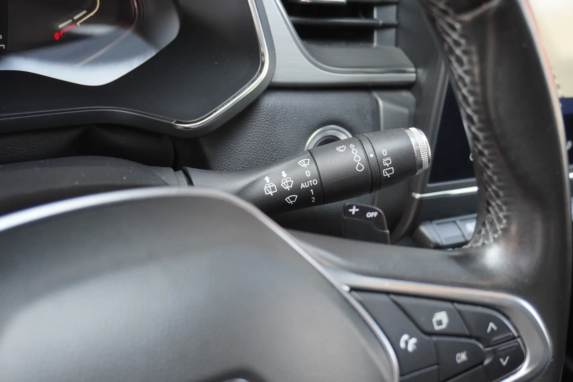 Renault Captur BLUE dCi 115 EDC INTENS 8