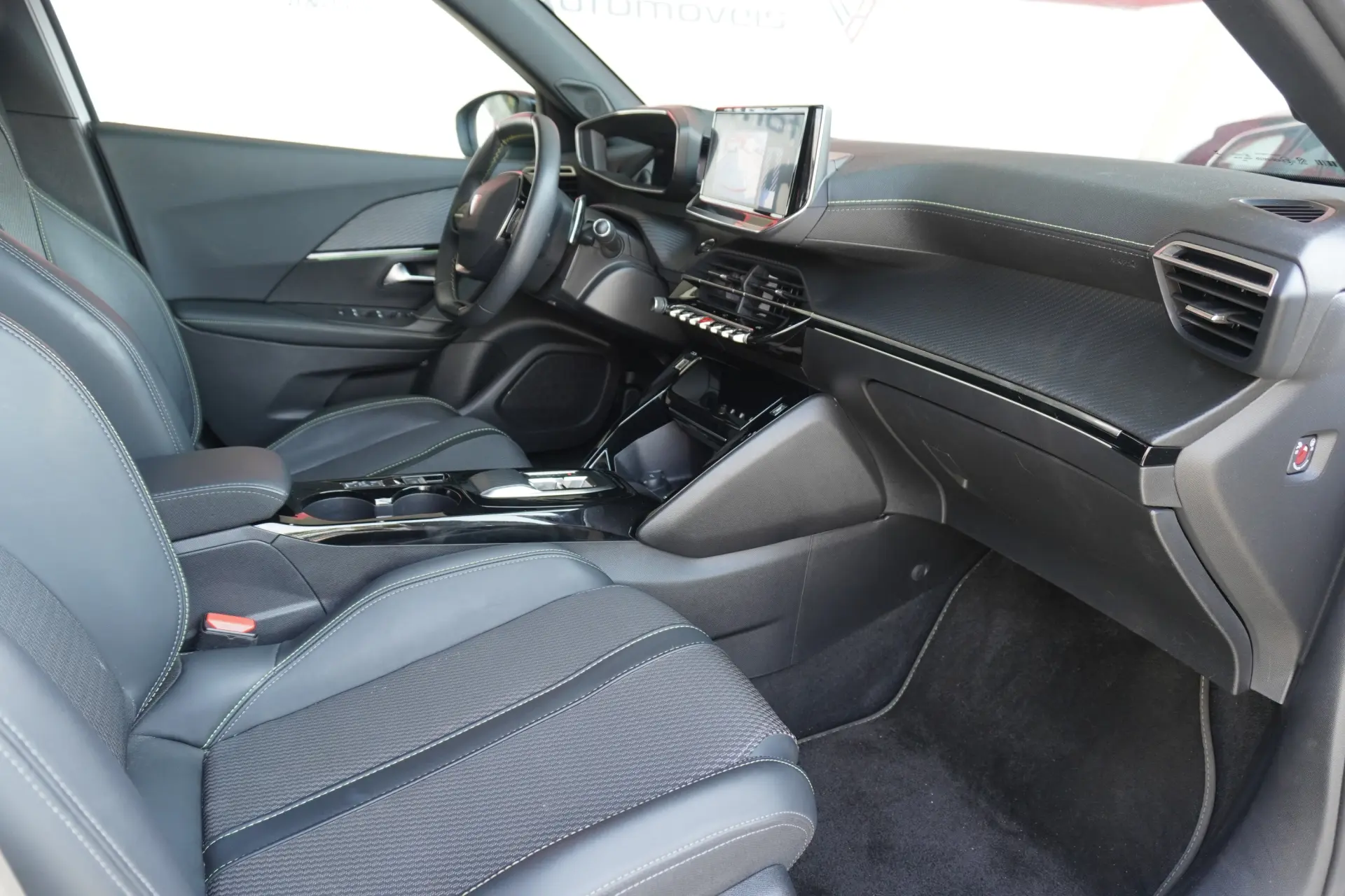 Peugeot 2008 1.2 PureTech GT EAT8 14