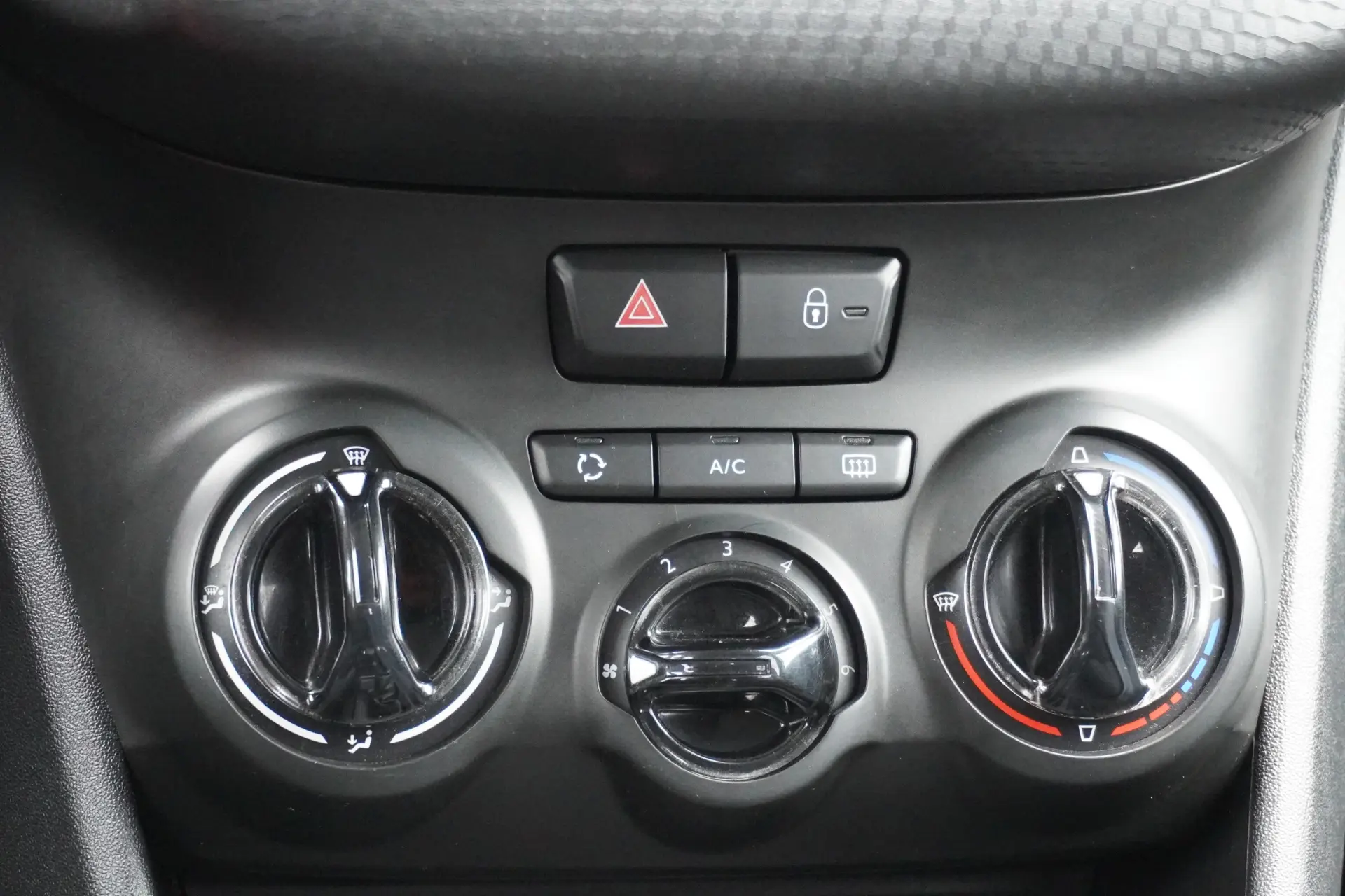 Peugeot 2008 1.5 BlueHDi Allure 13