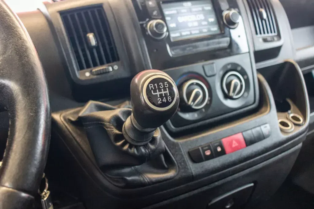 Peugeot Boxer 2.2 HDi 335 L2 CD 8