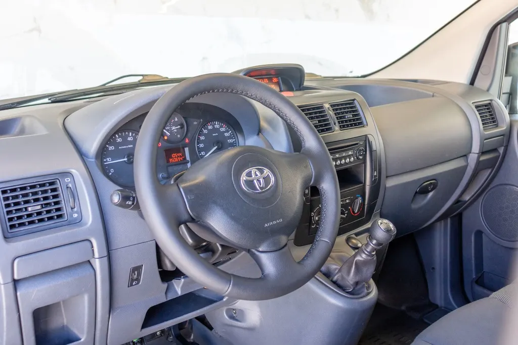Toyota Proace 2.0 D-4D 3 LUG AC 8