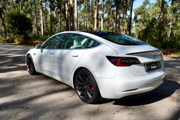 Tesla Model 3 Performance Dual Motor AWD 3