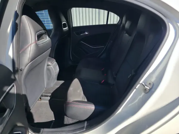 Mercedes-Benz A 180 d AMG Line 14