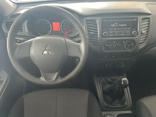 Mitsubishi L200 2.4 DI-D Club Invite 4WD 5