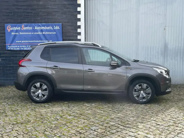 Peugeot 2008 1.2 PureTech Signature 5