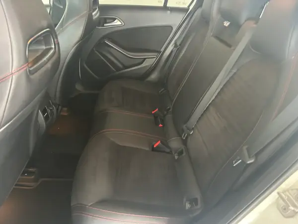 Mercedes-Benz A 180 d 7G-DCT AMG Line 11