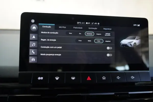 MG MG4 64 kWh Luxury 12