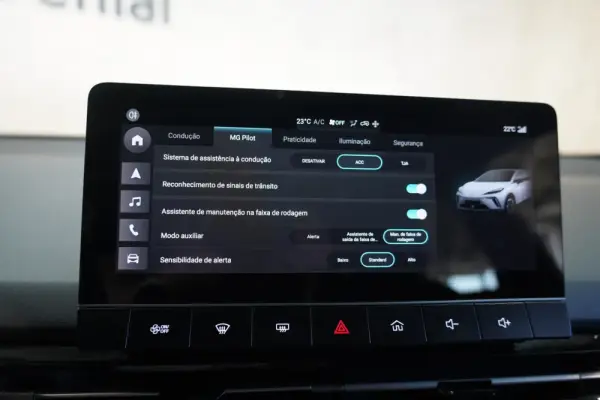 MG MG4 64 kWh Luxury 11
