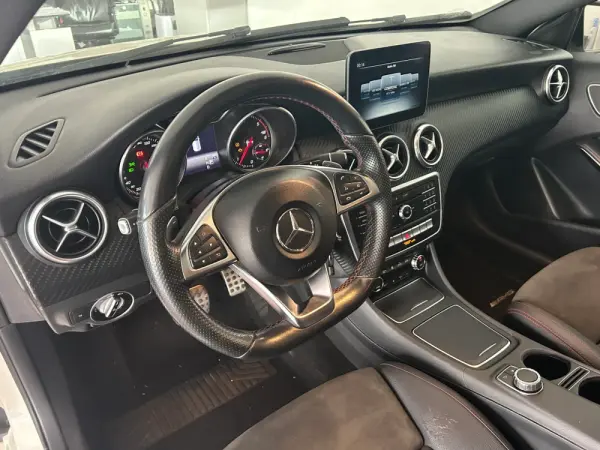 Mercedes-Benz A 180 d 7G-DCT AMG Line 6