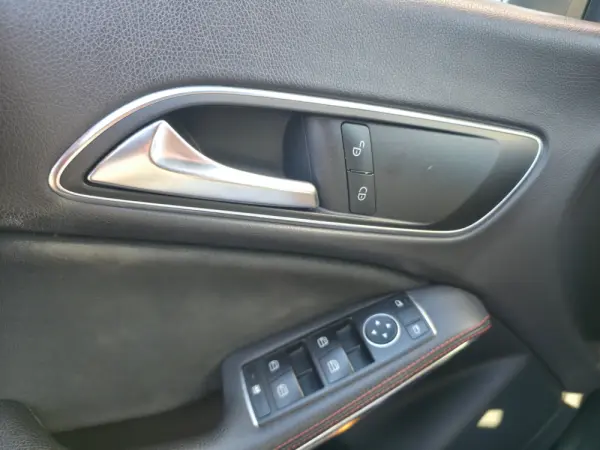 Mercedes-Benz CLA 200 AMG Line 20