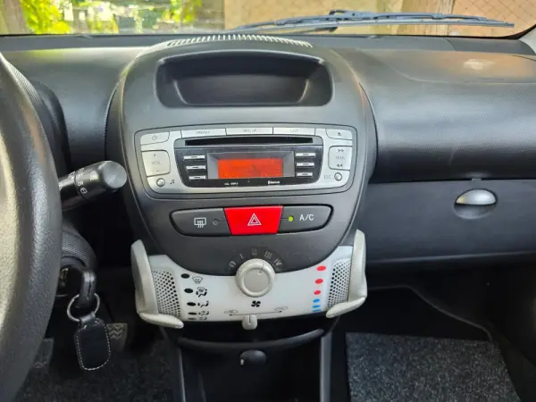 Peugeot 107 1.0 SE Envy 10