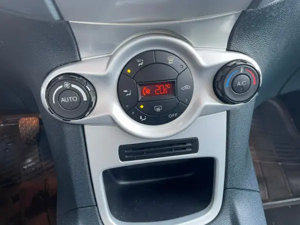 Ford Fiesta 1.4 TDCI Titanium 11