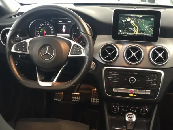 Mercedes-Benz CLA 180 d Shooting Brake AMG Line 7