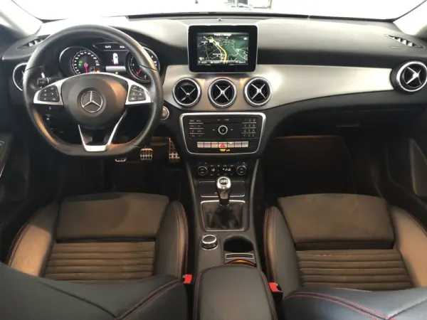Mercedes-Benz CLA 180 d Shooting Brake AMG Line 5