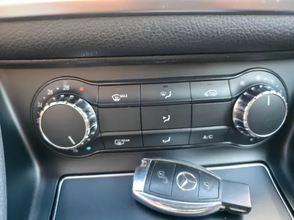 Mercedes-Benz CLA 200 AMG Line 13