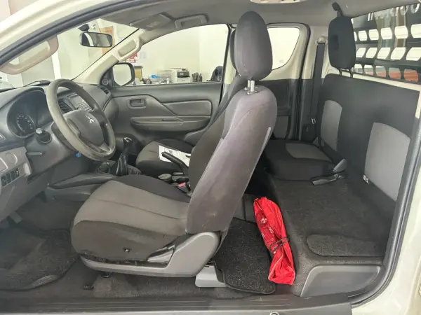 Mitsubishi L200 2.4 DI-D Club Invite 4WD 7