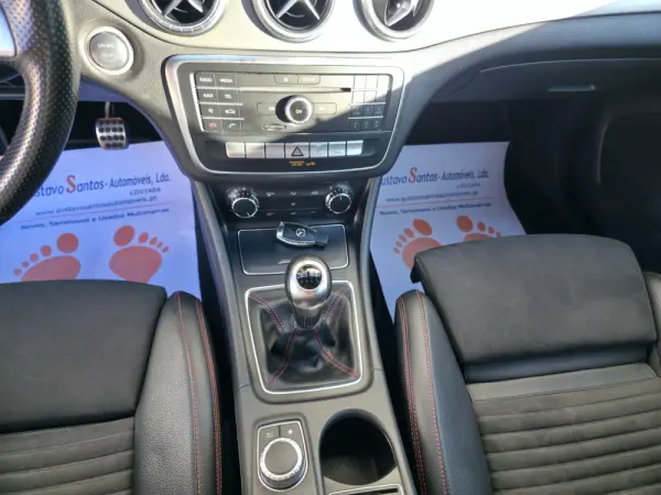 Mercedes-Benz CLA 200 AMG Line 11