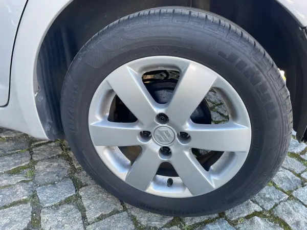 Suzuki Swift 1.3 16V GLX 23