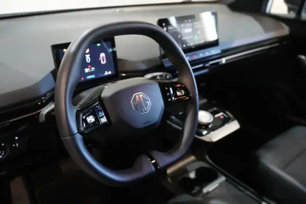 MG MG4 64 kWh Luxury 8