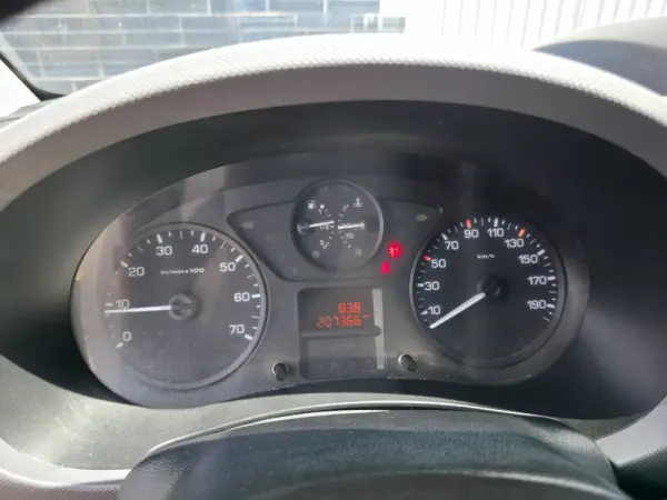 Peugeot Partner 1.6 HDI 3 Lugares 12