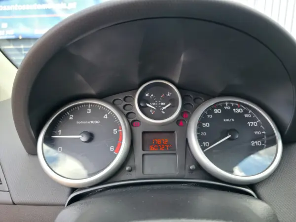 Peugeot 207 XAD 8