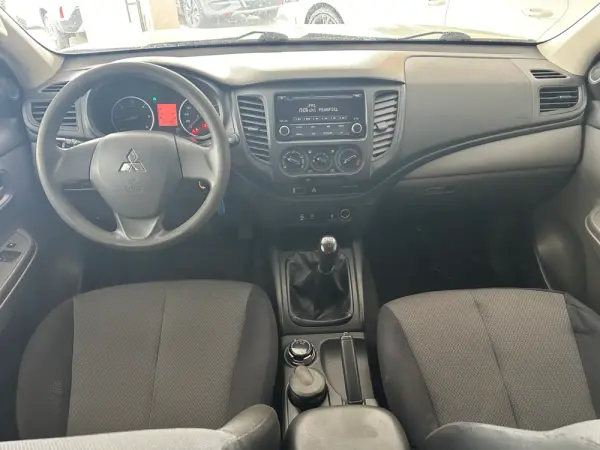 Mitsubishi L200 2.4 DI-D Club Invite 4WD 6