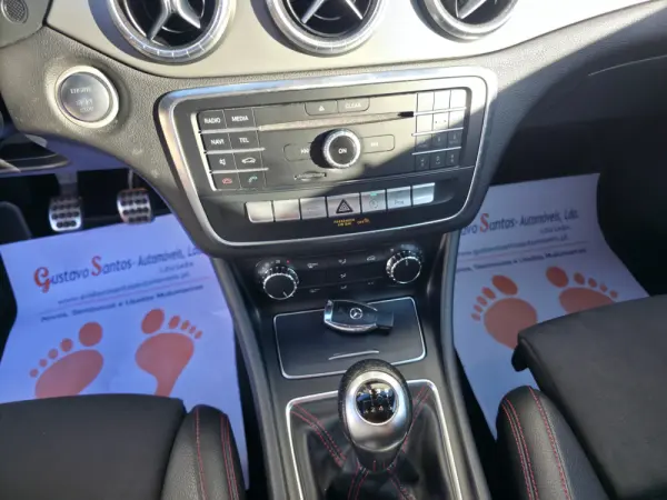 Mercedes-Benz CLA 200 AMG Line 10